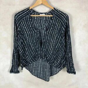 URBAN OUTFITTERS Criss Cross Front Top Size Small